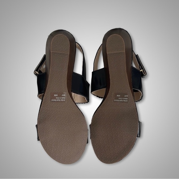 { Comfort Corner } - Fluted Strap Wedge Sandals - Picture 3 of 5